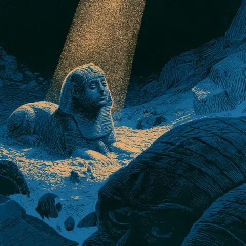 Un petit sphinx de pierre couché sur le sable du fond, entouré de quelques poissons, dans un rayon de lumière.